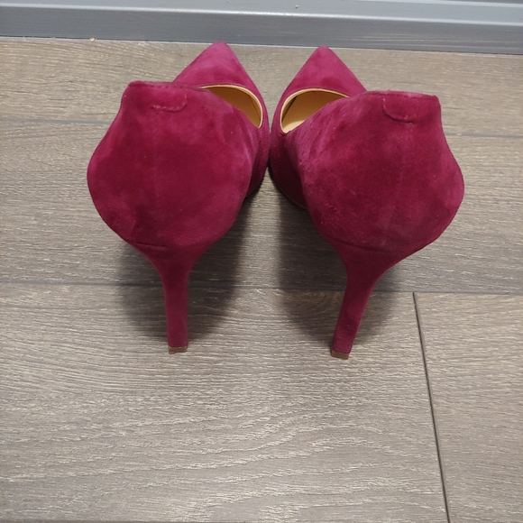Ivanka Trump Fuchsia Suede Pointed-Toe Heels - Picture 3 of 4